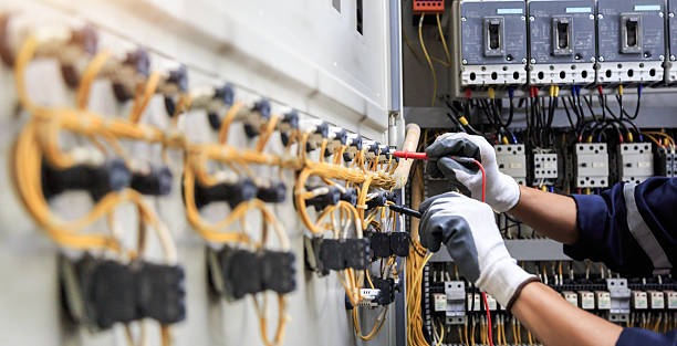 Professional Electrician technician working in Dundee, MI